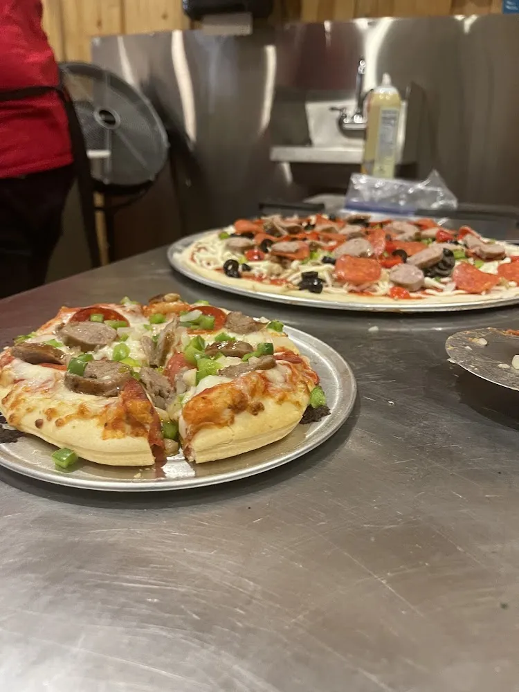 Fam Mario's 10 Governors Pizza